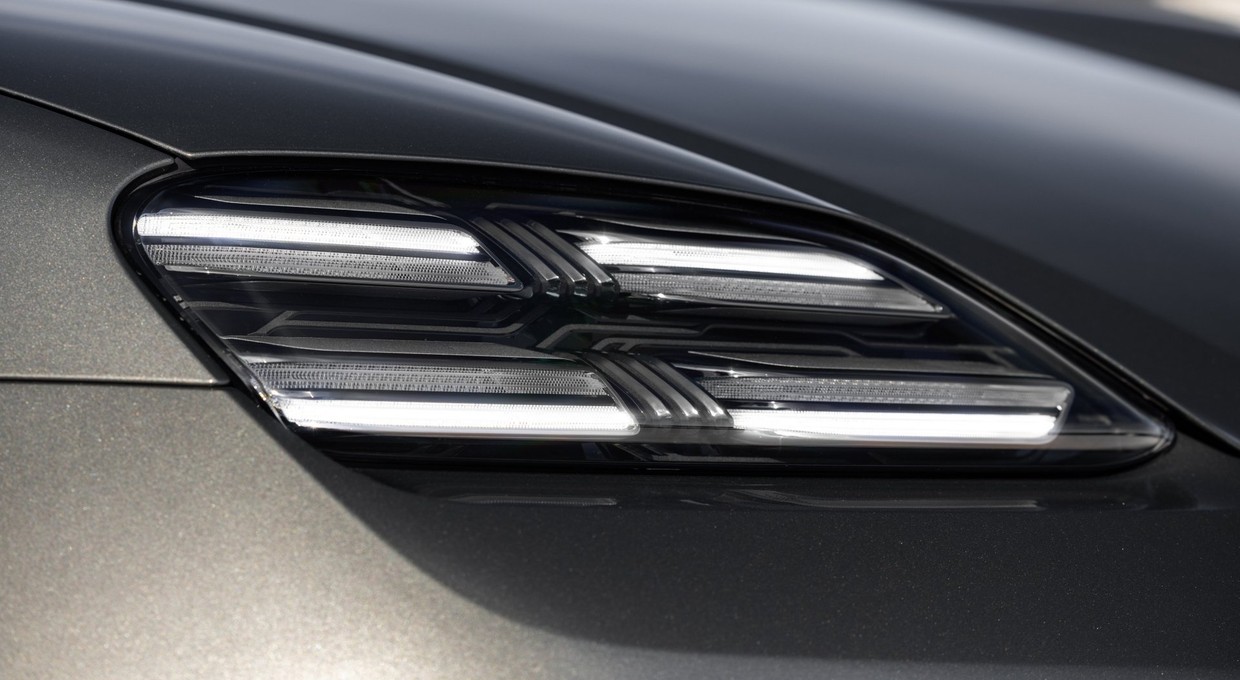Porsche tonuje nastroje w sprawie elektryfikacji. Klienci jednak wolą benzyniaki i hybrydy