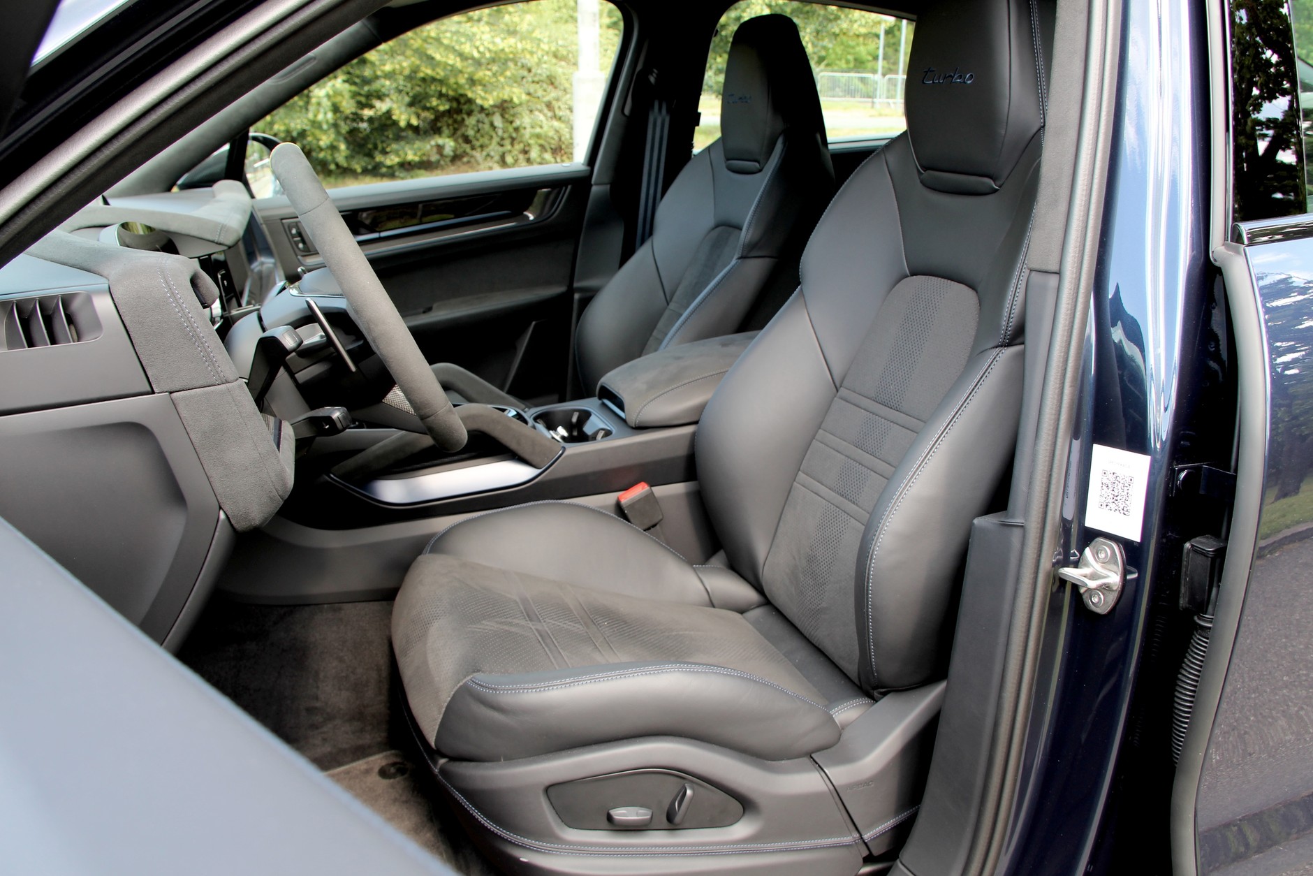 Porsche Cayenne Turbo E-Hybrid Coupe z pakietem GT