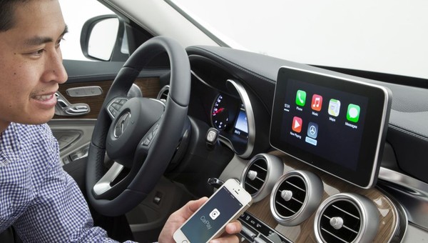 Apple CarPlay w pierwszej kolejności zadebiutuje w Mercedesie klasy C. 