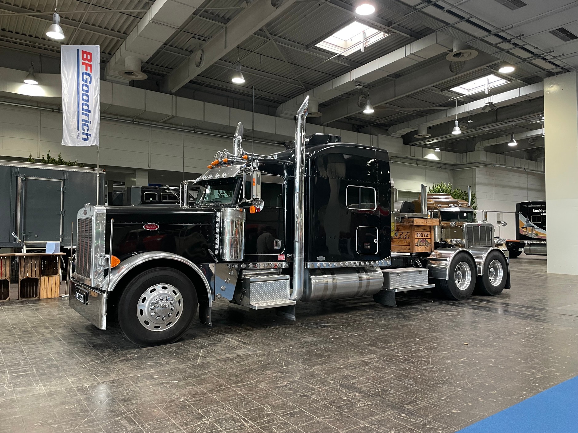 Sekcja oldtimerów na targach IAA Transportation.