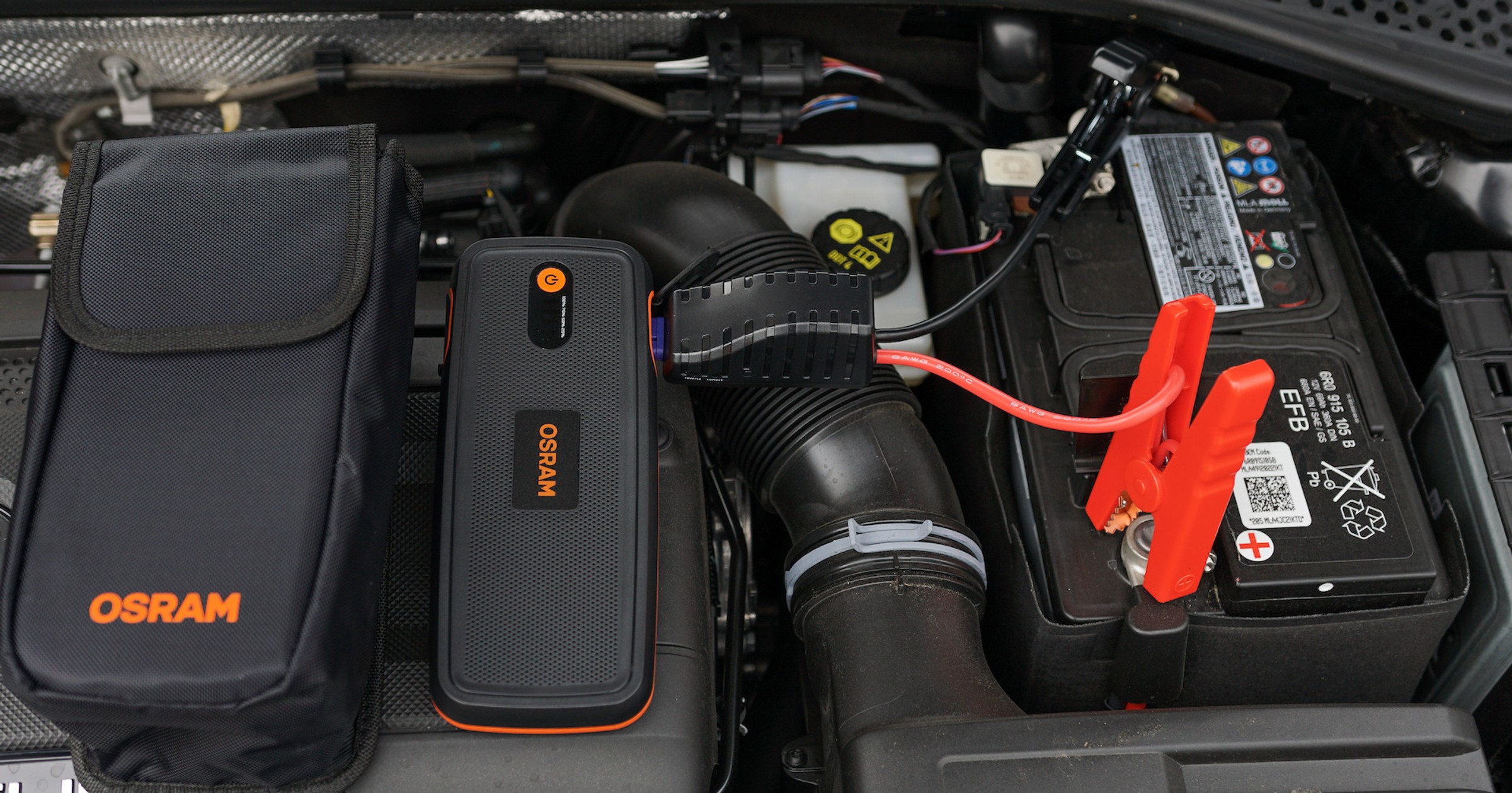 NIewielki powerbank z funkcją rozruchu potrafi „postawić na nogi” samochód z rozłądowanym akumulatorem