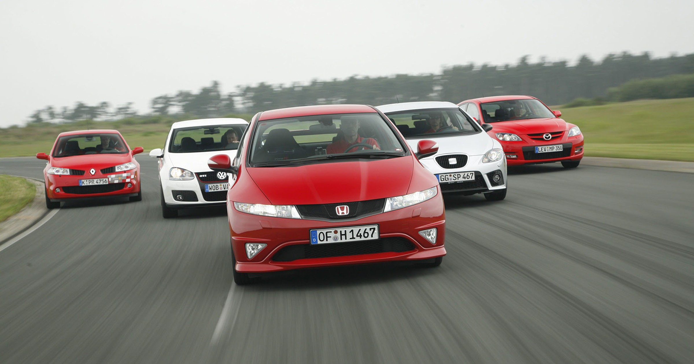 Używany hot hatch za 30 000 zł - który będzie lepszym wyborem?
