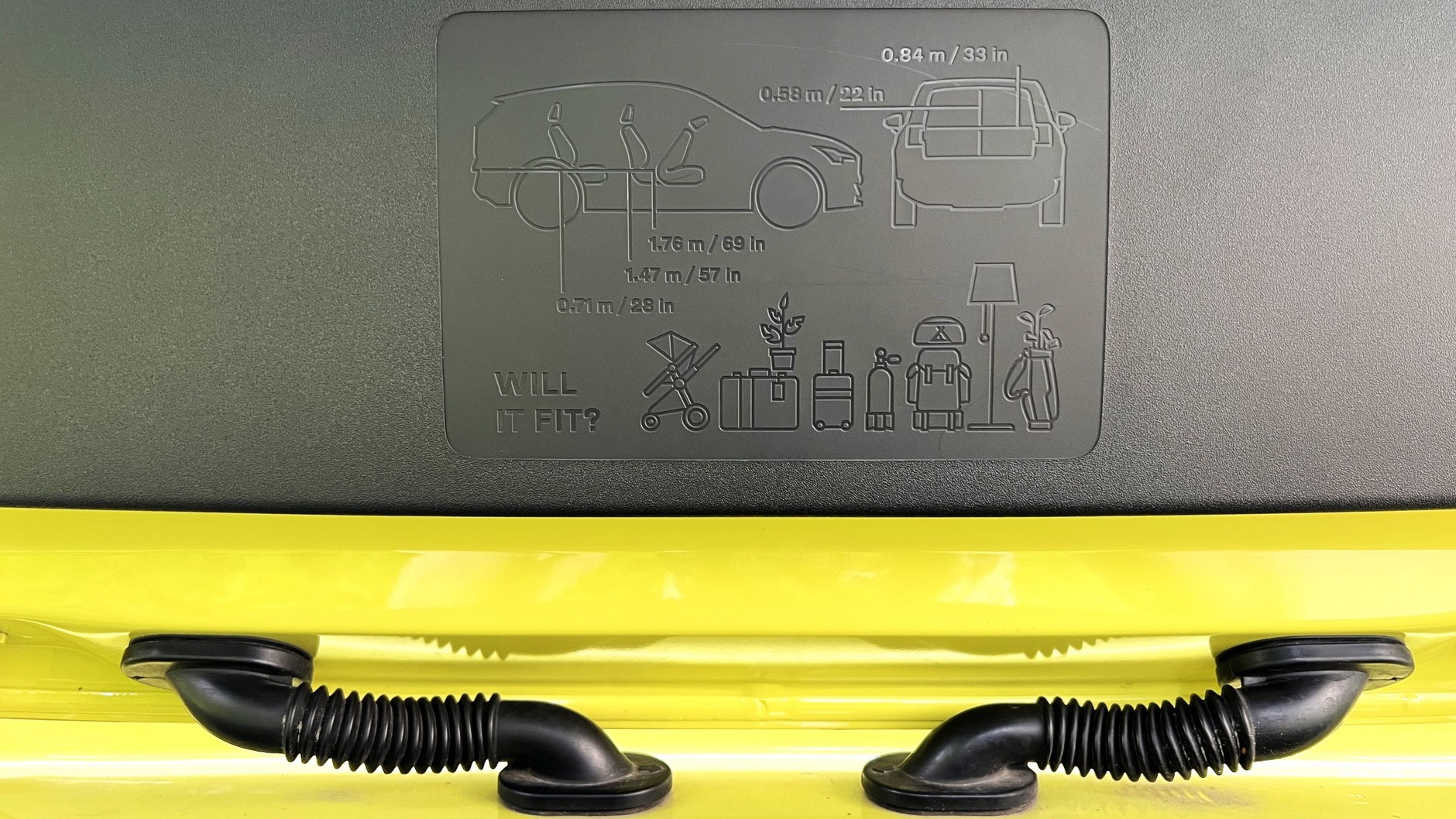 Volvo EX30. Tabliczka z wymiarami bagażnika