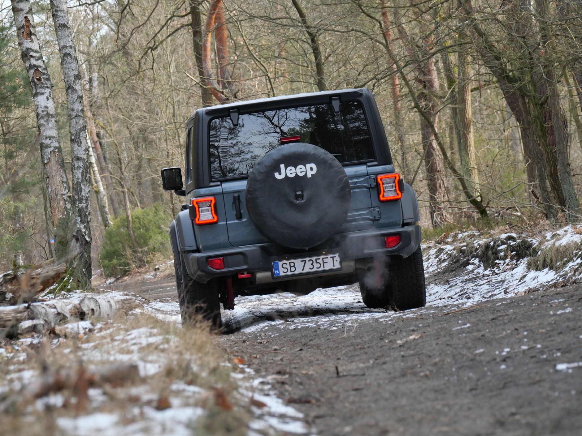 Jeep Wrangler vs Toyota Land Cruiser