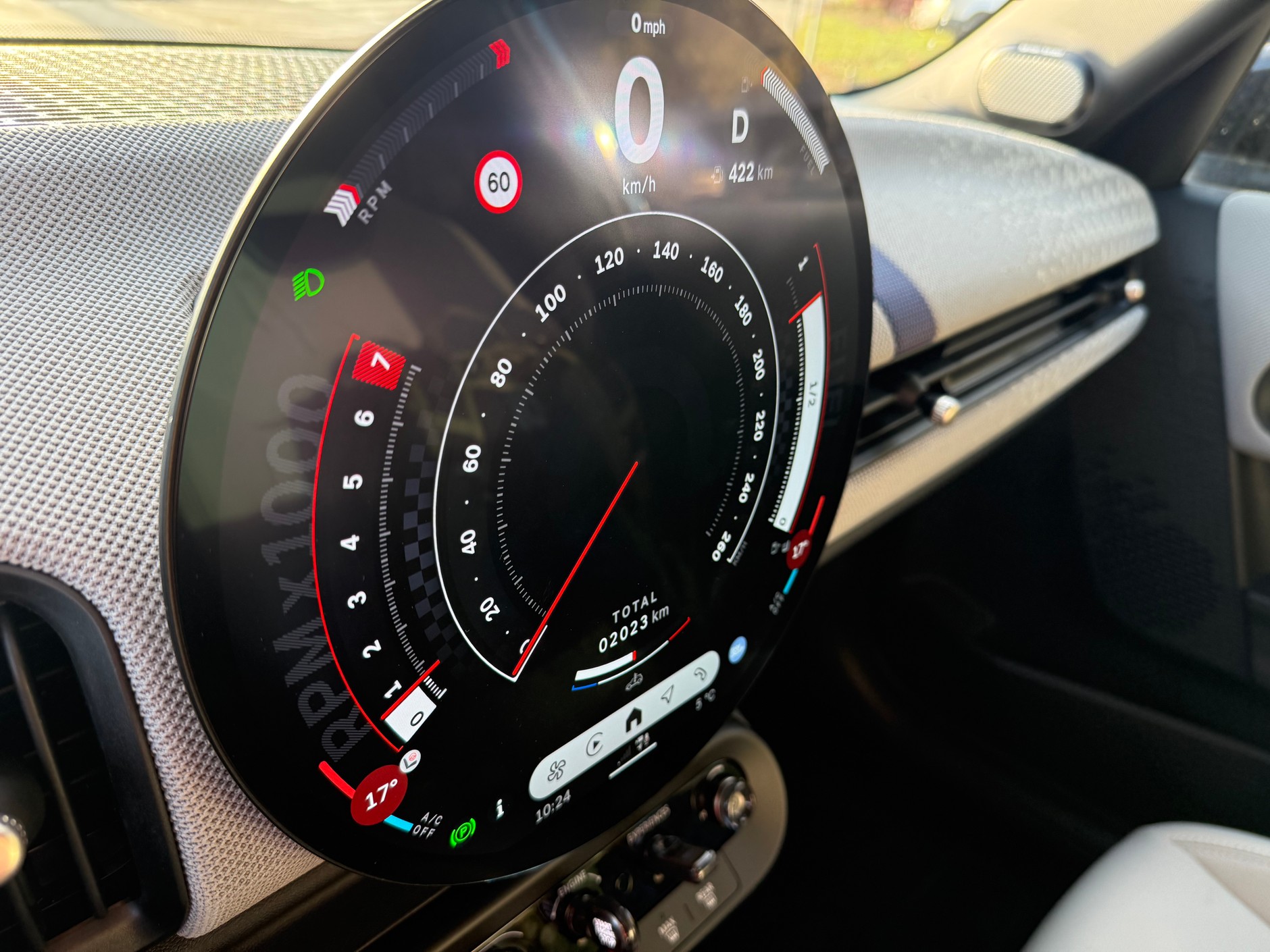 Mini Cooper S: poszczególnym trybom jazdy odpowiadają różne grafiki na ekranie