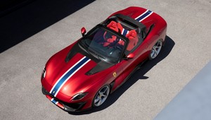 Ferrari SP51 uszczęśliwi tylko jedną osobę na świecie. Nie ma dachu, ale ma V12