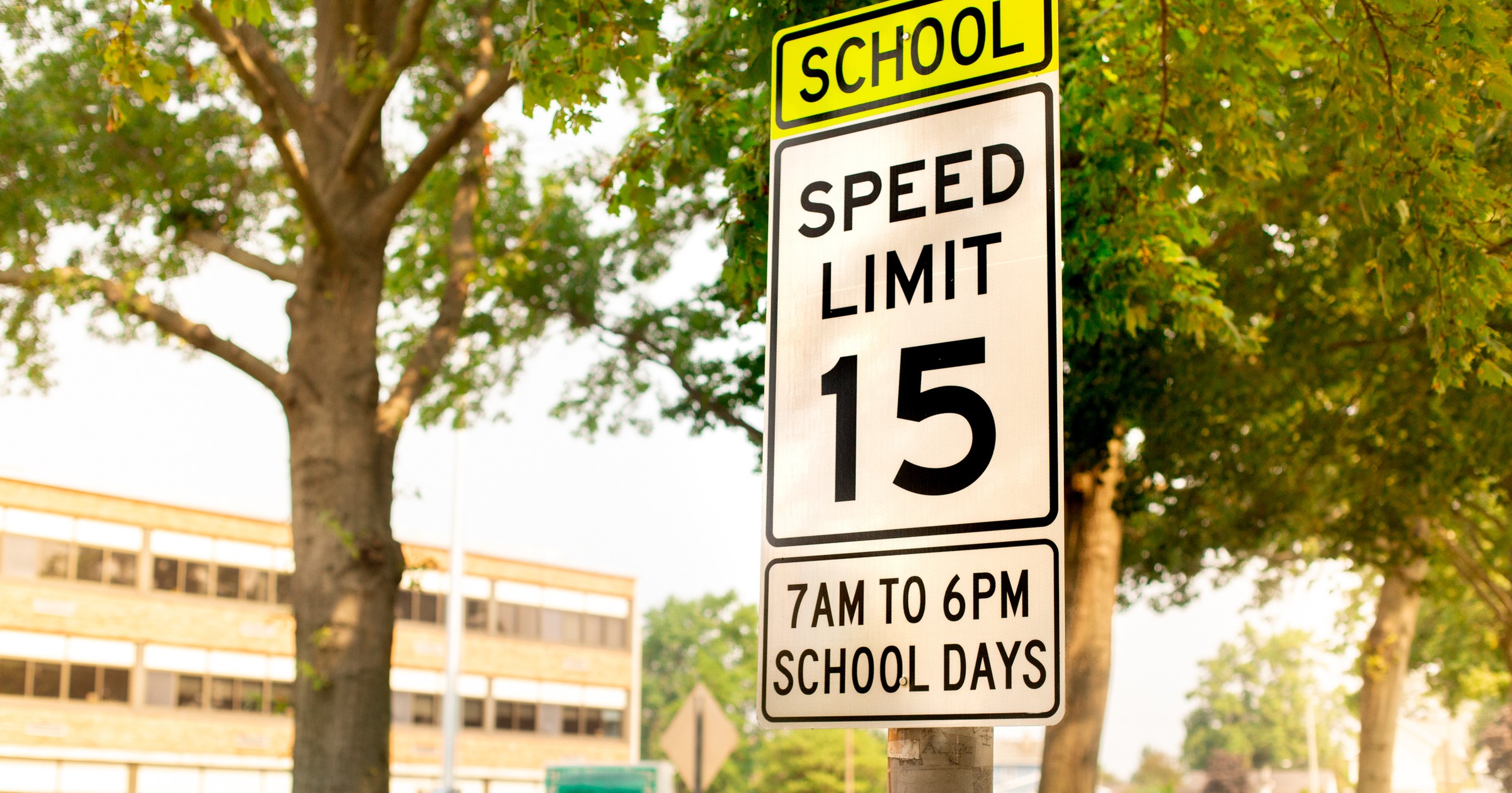 Dopuszczalne prędkości w tzw. school zone są różne w zależności od stanu
