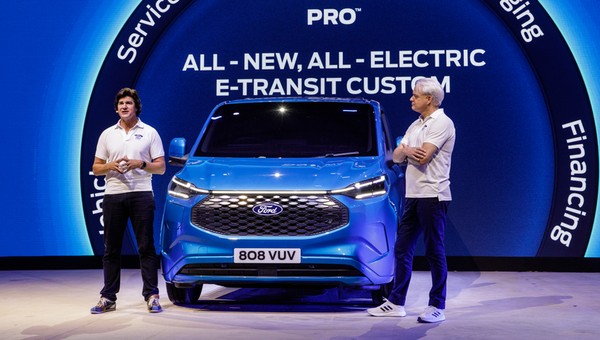 Nowy Ford E-Transit Custom — następca dostawczego bestsellera w Europie