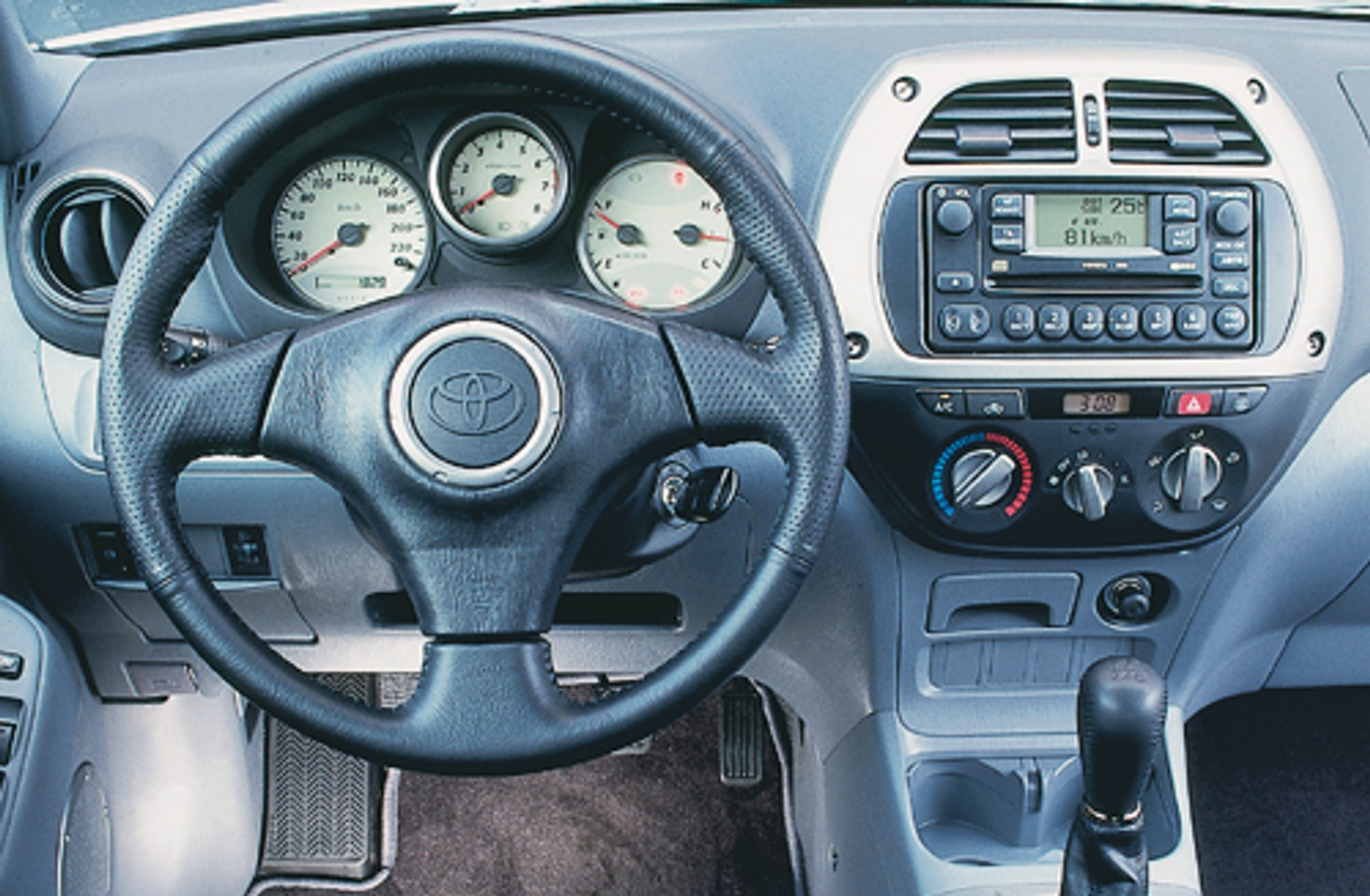 Jeep Cherokee, Nissan X-Trail, Honda CR-V i Toyota RAV4 - Konkurencyjne SUV-y z silnikami benzynowymi