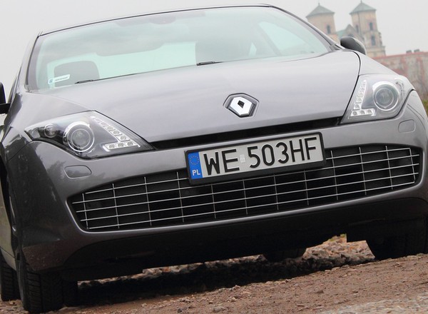 Renault Laguna Coupe - uwodzi kształtem