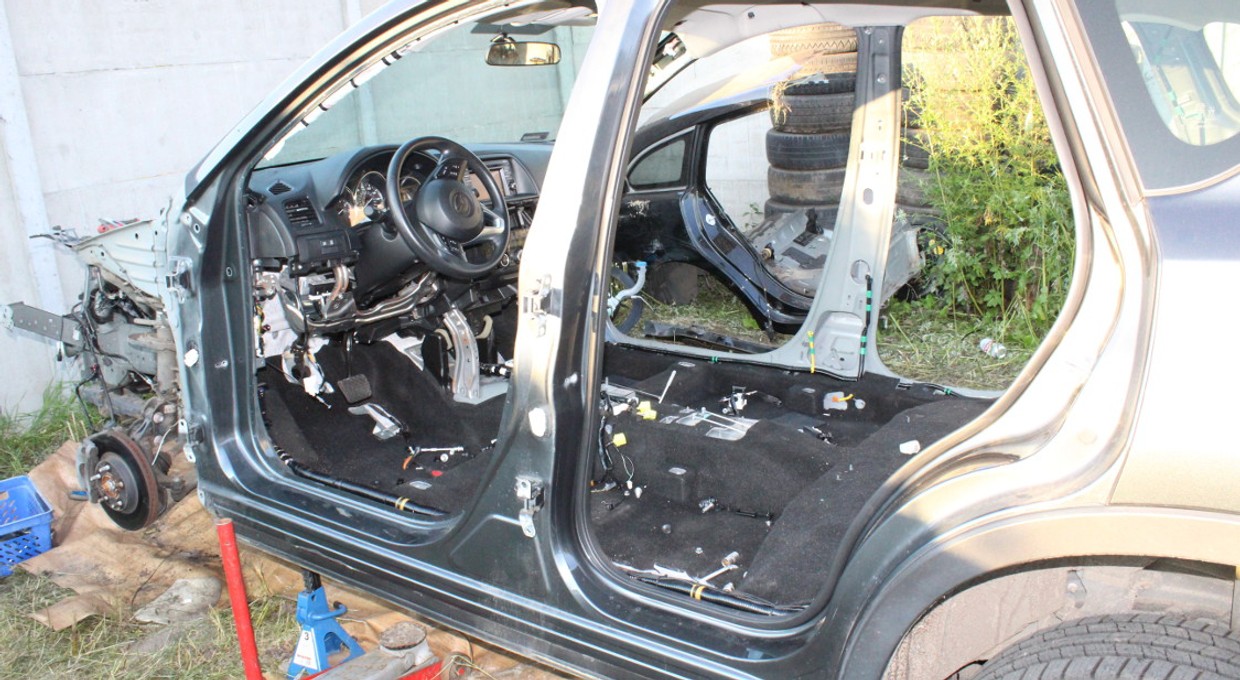 Kolejne skradzione auto odzyskane... w częściach