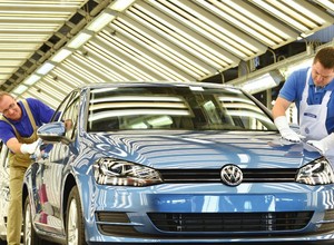 Volkswagen zwiększa produkcję Golfa