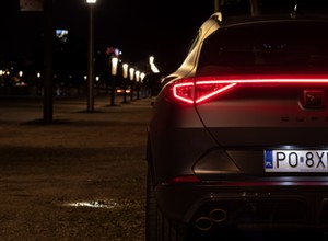 Robert Lewandowski nie ma na co narzekać. Jeździłem jego nowym autem służbowym