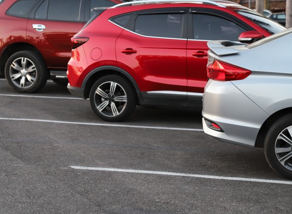 Jak długo można parkować auto w jednym miejscu? Oto odpowiedź