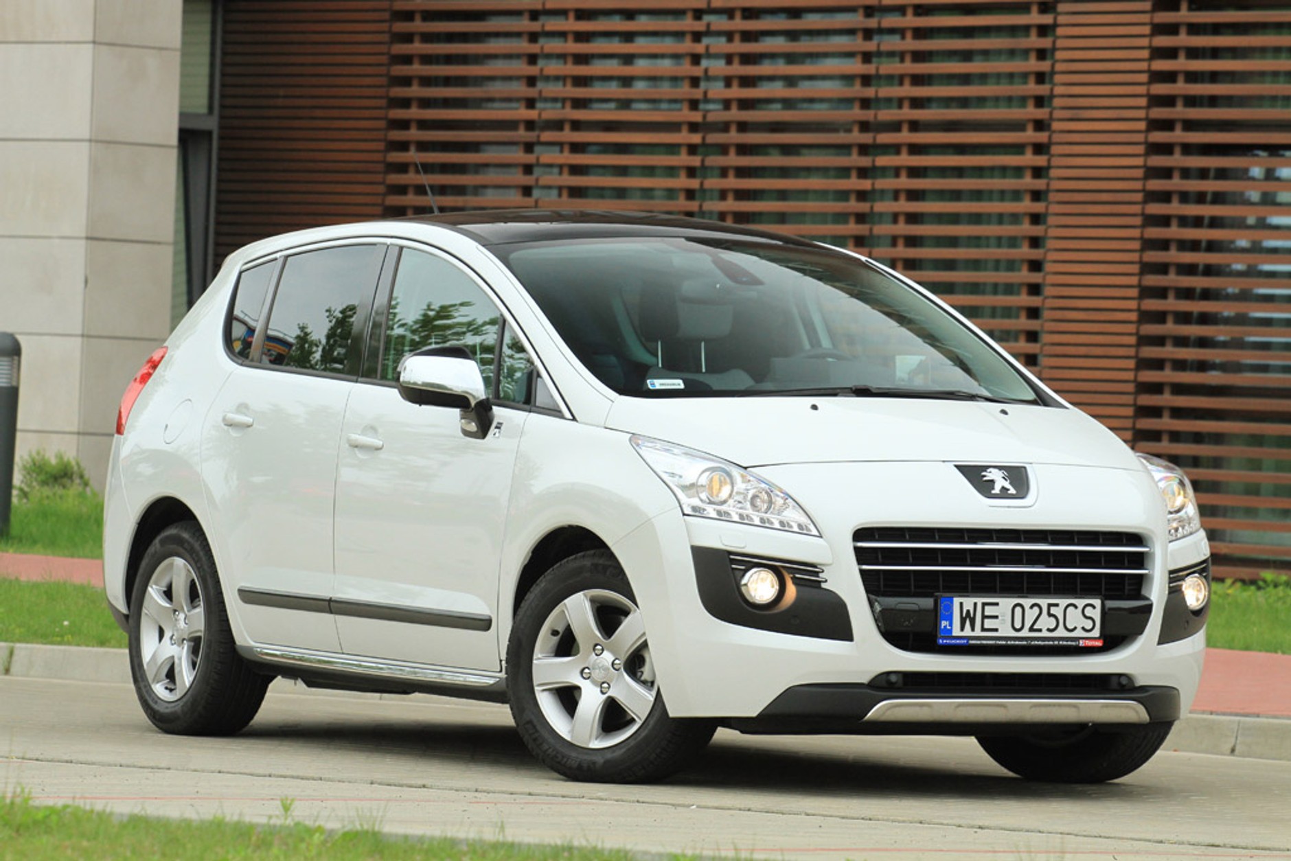 Peugeot 3008 HYbrid4: hybryda dla rozrzutnych ekologów