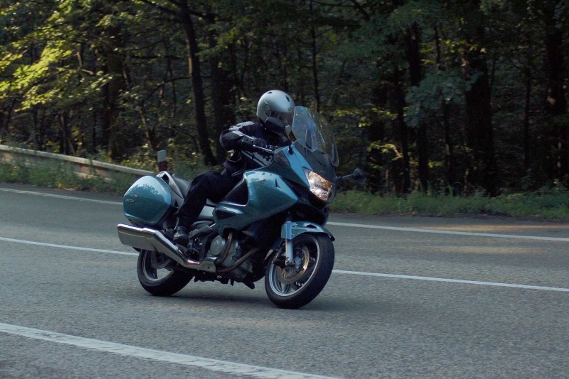 Honda NT700V Deauville – motorem na wakacje (test)