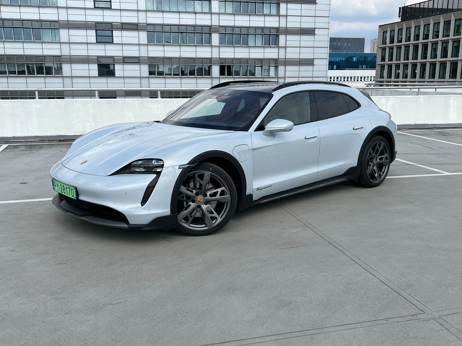 Porsche Taycan 4 Cross Turismo 2023