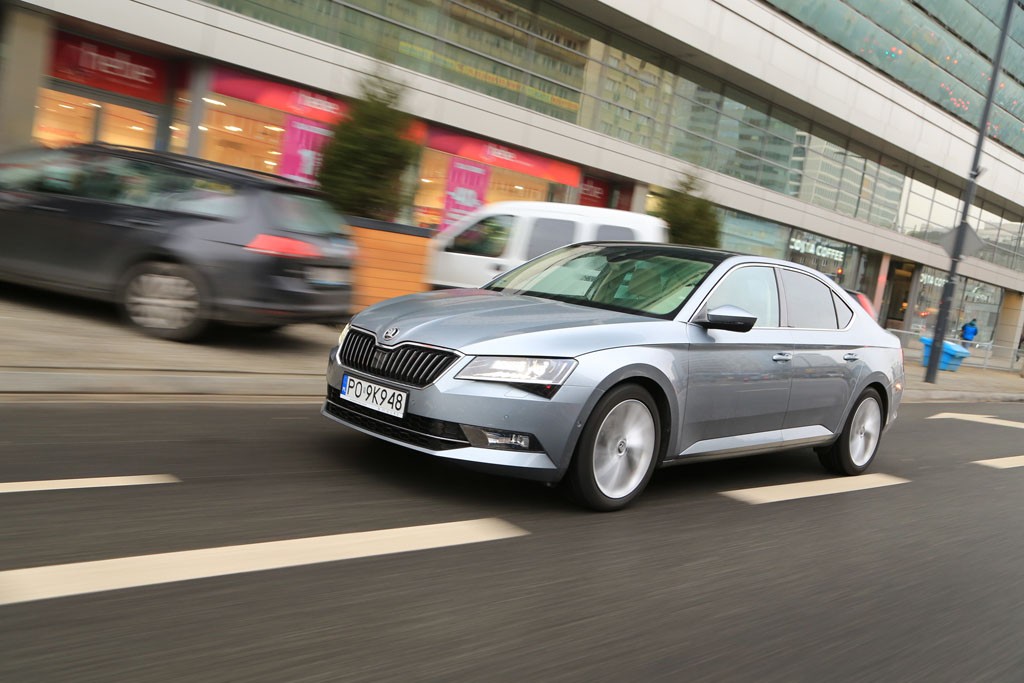 Skoda Superb 1.4 TSI ACT Style - klasa średnia małolitrażowa