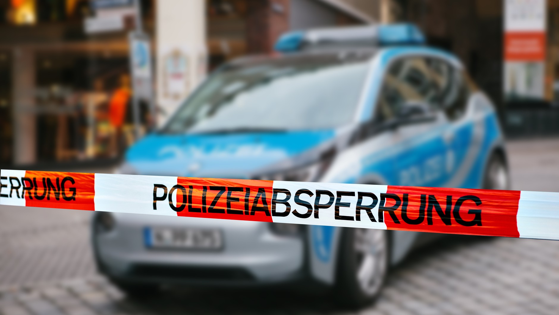 Sprawcom wypadków, do których doszło w wyniku rażącego naruszenia przepisów drogowych, grożą w Niemczech bardzo surowe konsekwencje. Sądy coraz częściej stawiają w takich przypadkach zarzut zabójstwa (morderstwa).