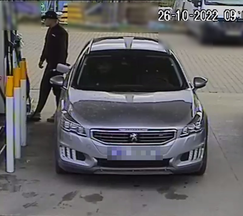 Policja szuka mężczyzny, który w Warszawie ukradł paliwo o wartości ponad 500 zł