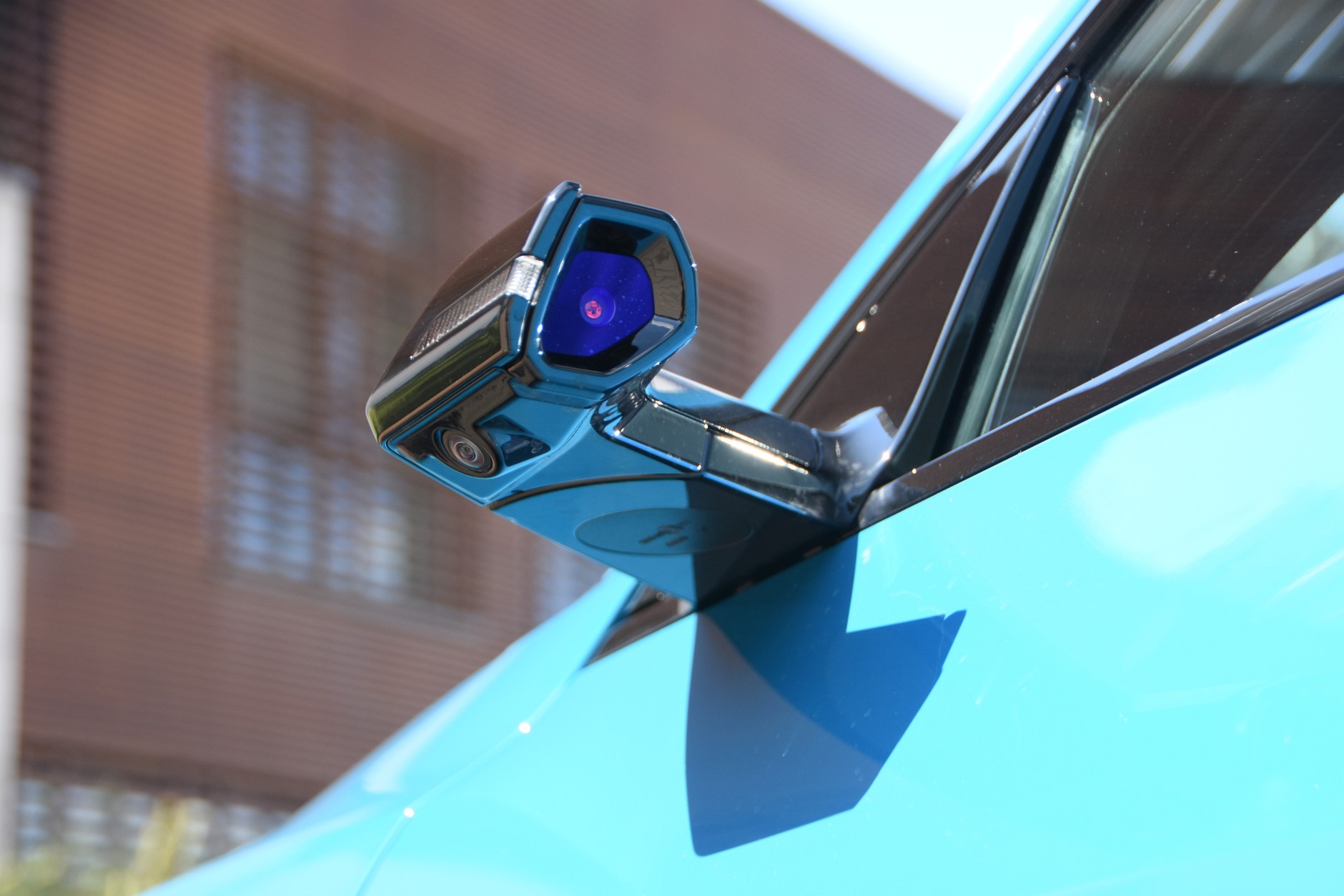 Kamera zamiast lusterka? Przetestuj, zanim się zdecydujesz. Niektóre działają fatalnie!