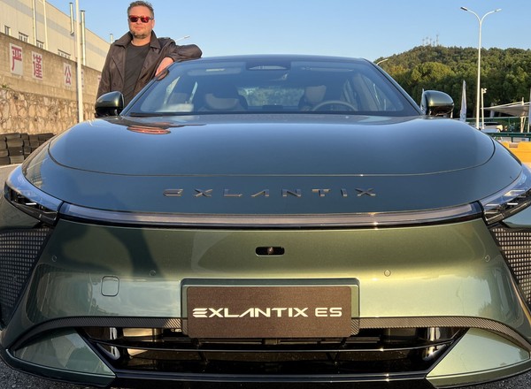 Jeździłem Exlantixem ES. Chiński sedan jest mocniejszy niż Porsche Taycan w wersji za prawie 600 tys. zł