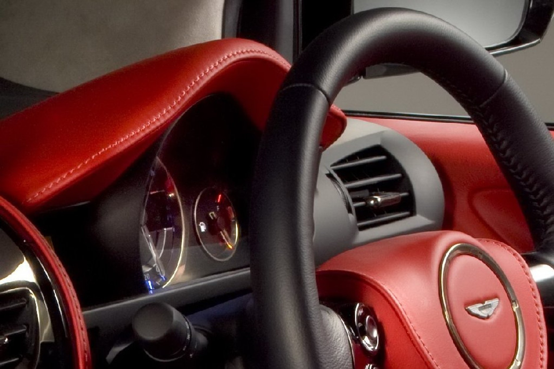 Aston Martin Cygnet - Pierwsze oficjalne zdjęcia ekskluzywnego malucha