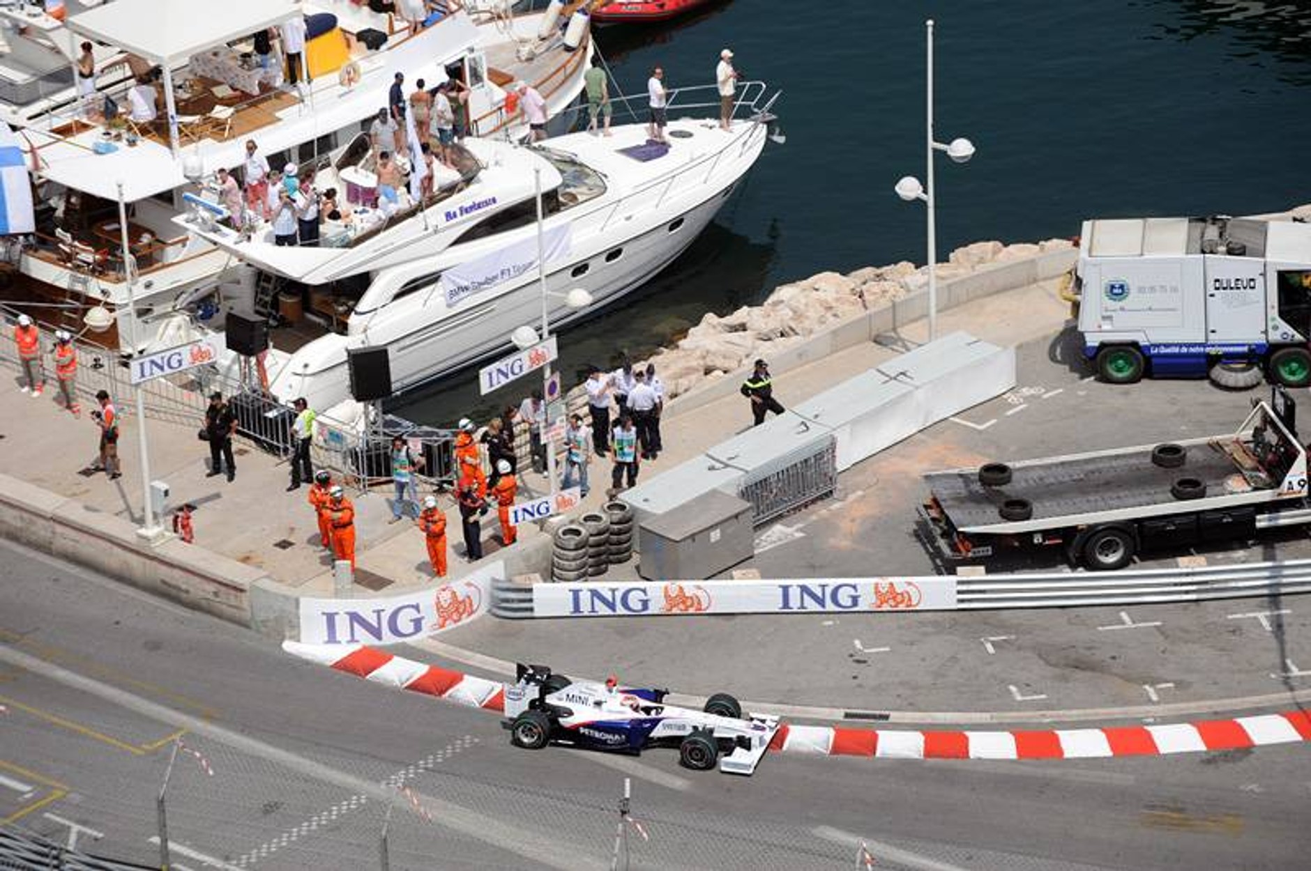 Grand Prix Monaco 2009: Button królem, Kubica w garażu (fotogaleria)