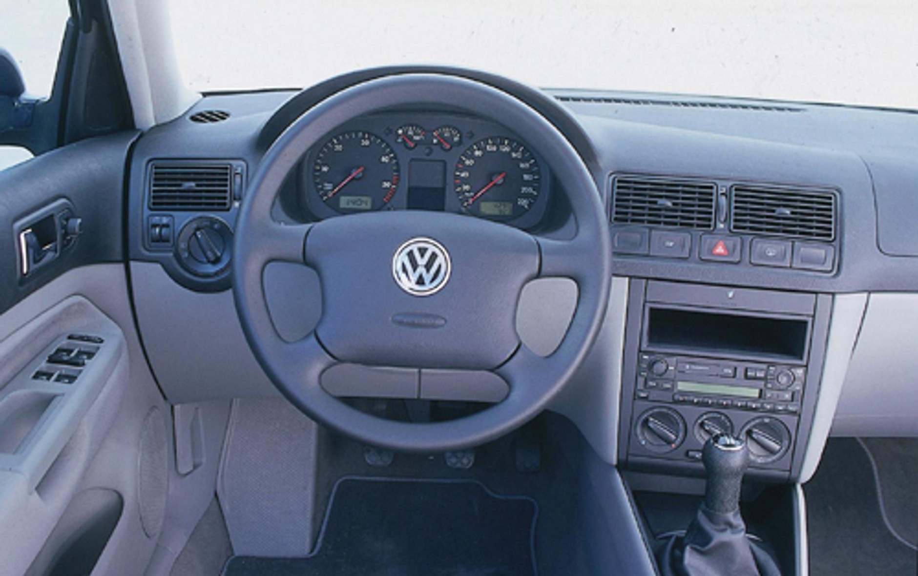 Opel Astra II kontra Ford Focus I i VW Golf IV - porównanie używanych kombi z dieslem