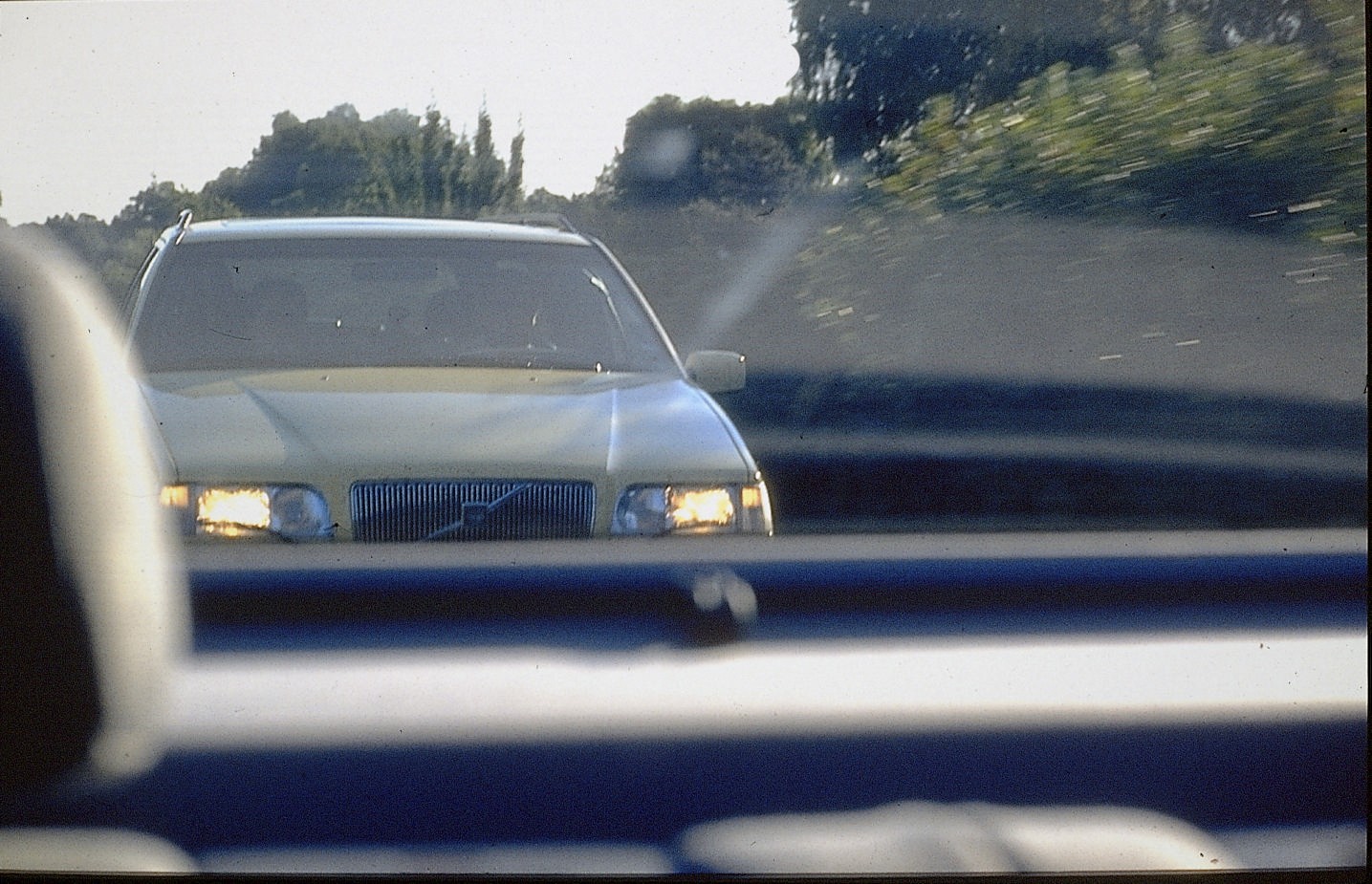 Jazda na zderzaku - dobry kierowca nigdy tak nie robi.