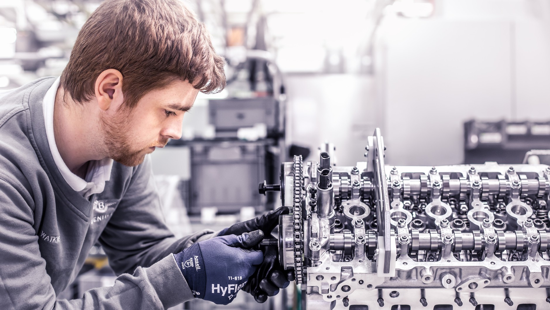 Fabryka Bentleya w Crewe – budowa silnika W12