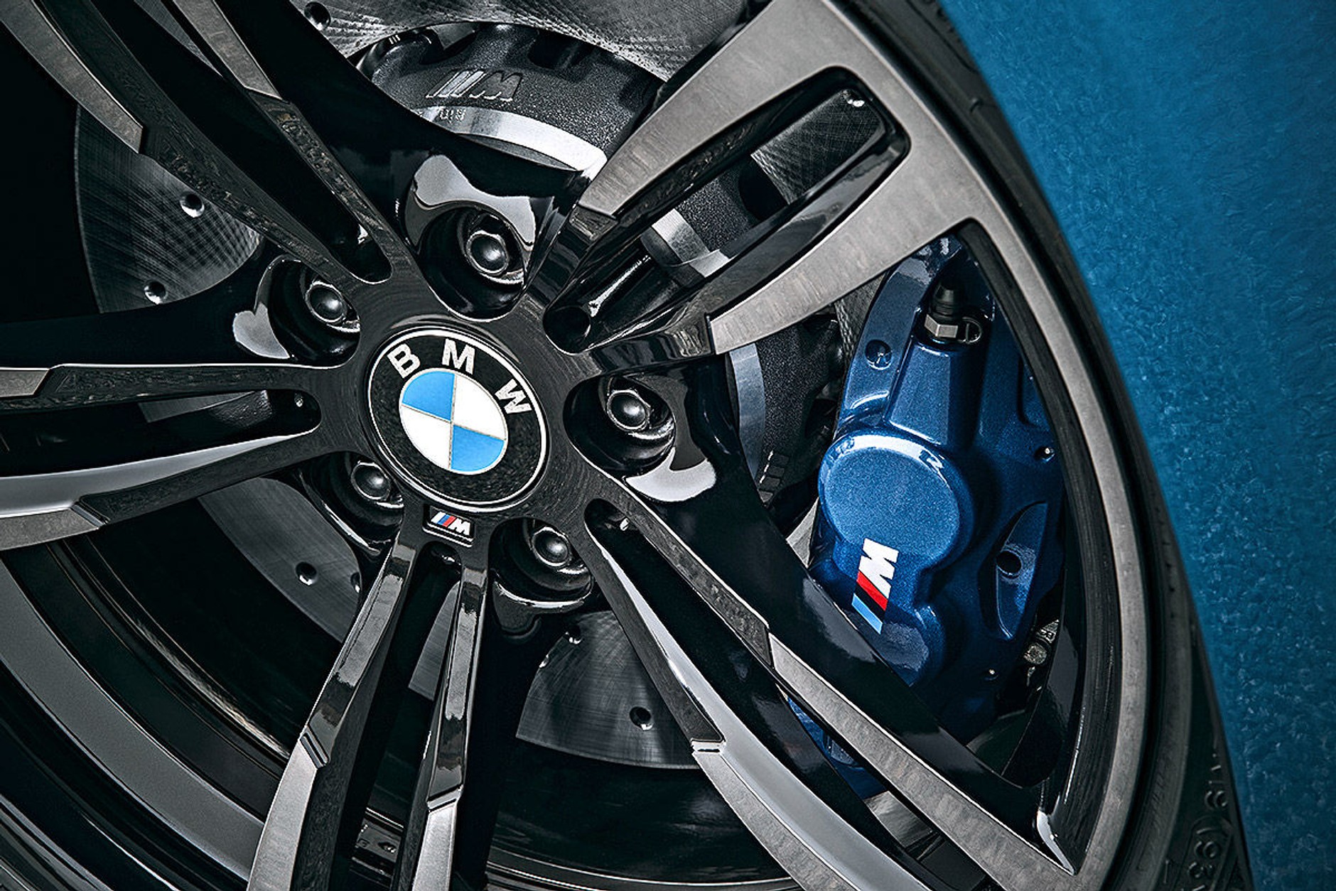 Legenda znów prowokuje - nowe BMW M2 spotyka BMW 2002 Turbo