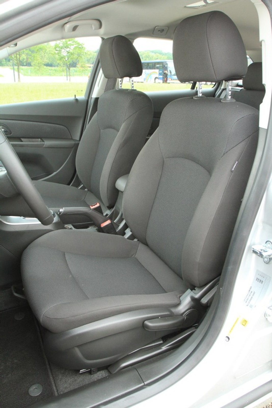 Chevrolet Cruze Kombi, przednie fotele
