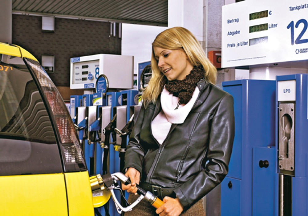 Jak zmniejszyć zużycie paliwa? Auto na diecie