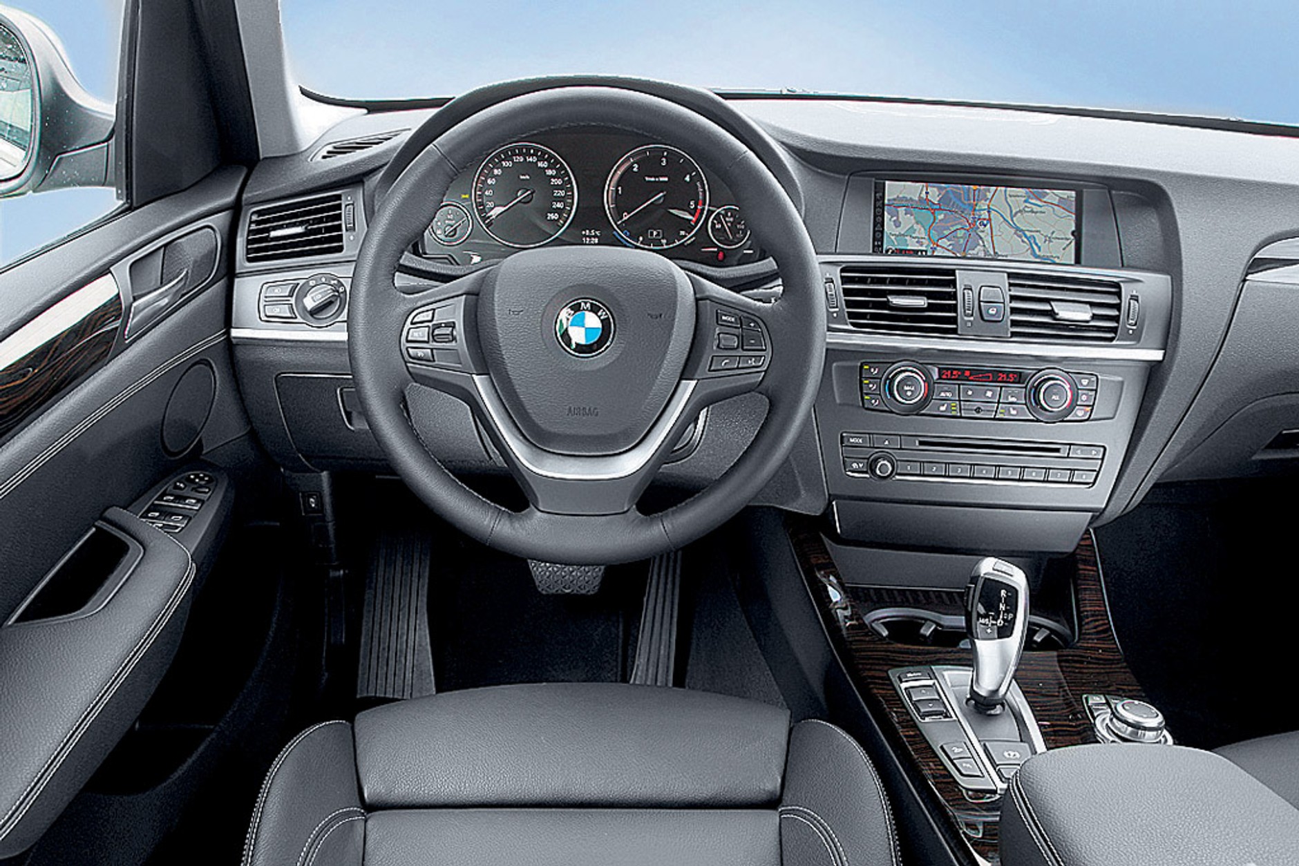 Volvo XC 60 kontra Mercedes GLK, Audi Q5 i BMW X3: świeży powiew w klasie SUV