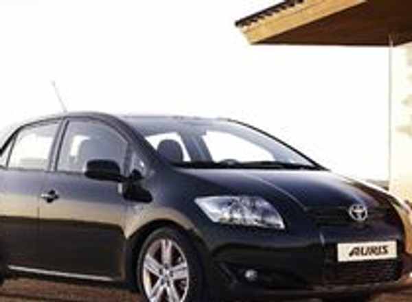 Samar: w maju wzrost sprzedaży nowych aut i importu używanych