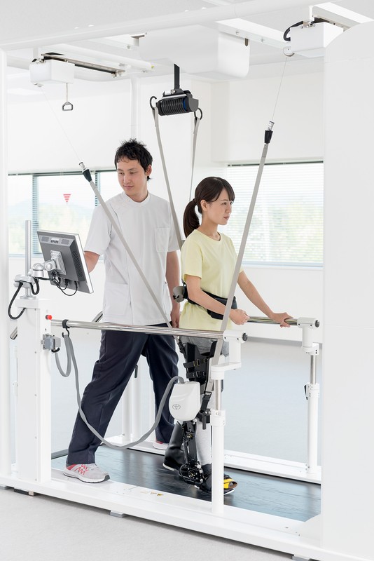 Toyota Welwalk WW-2000 - robot do rehabilitacji osób cierpiących na porażenie kończyn dolnych
