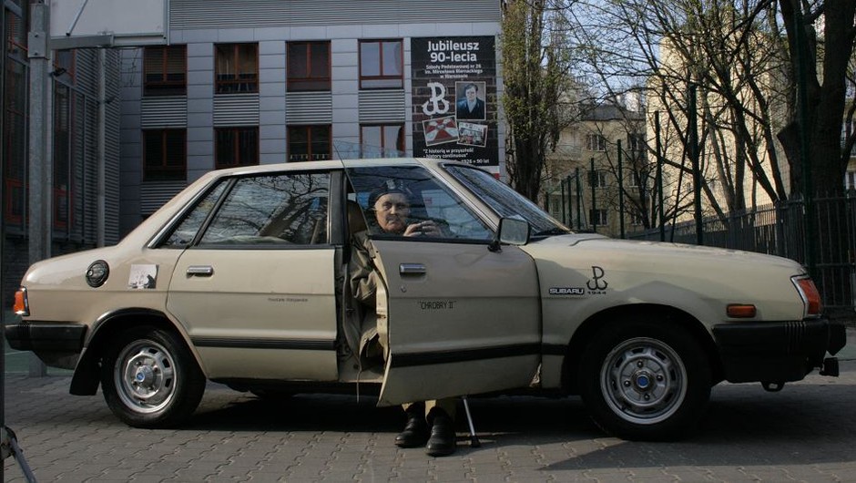 Kapitan Janusz Walędzik i jego Subaru 