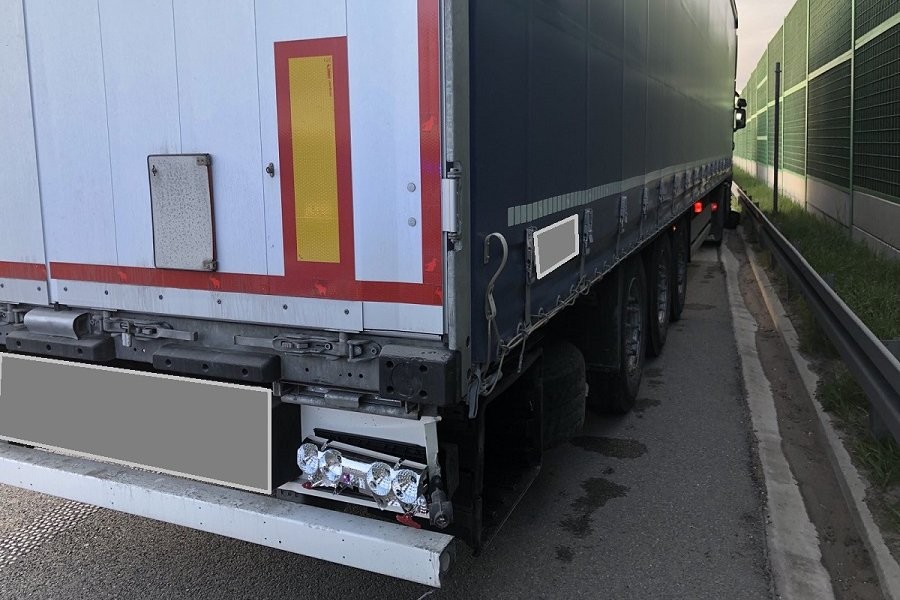 Świadkowie zatrzymali pijanego kierowcę ciężarówki