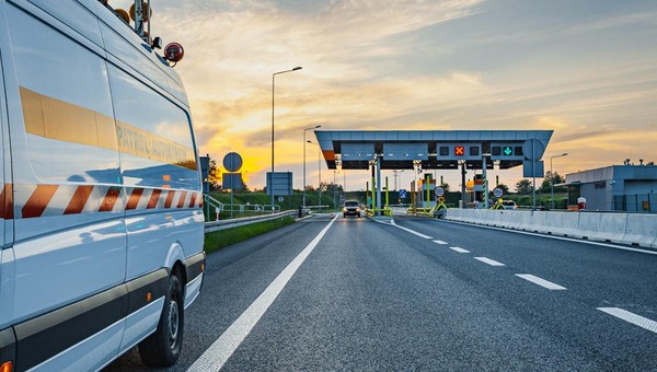 Pięć firm chce zlikwidować bramki na A4. Najtańsza oferta to 7,3 mln zł