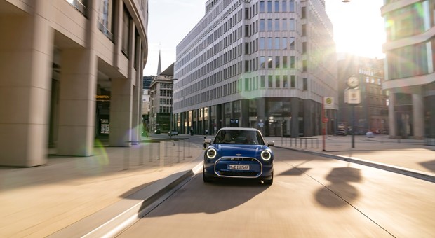 MINI Cooper: jeszcze bardziej praktyczne, bardziej stylowe, bardziej eko