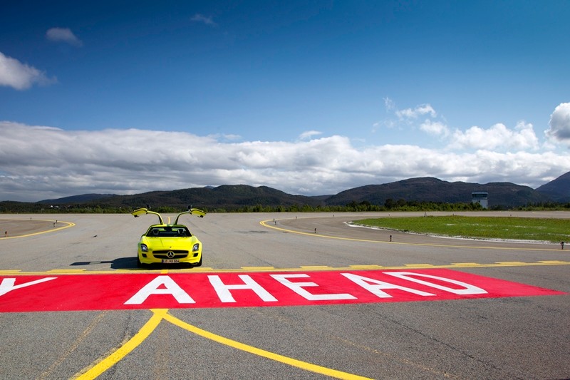 Mercedes SLS AMG E-Cell – z e-pięknem trzeba obcować