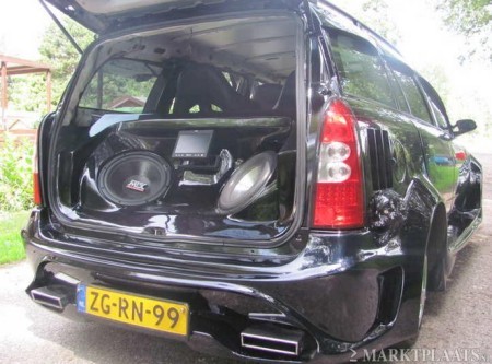 Opel Astra po takim tuningu, że głowa mała