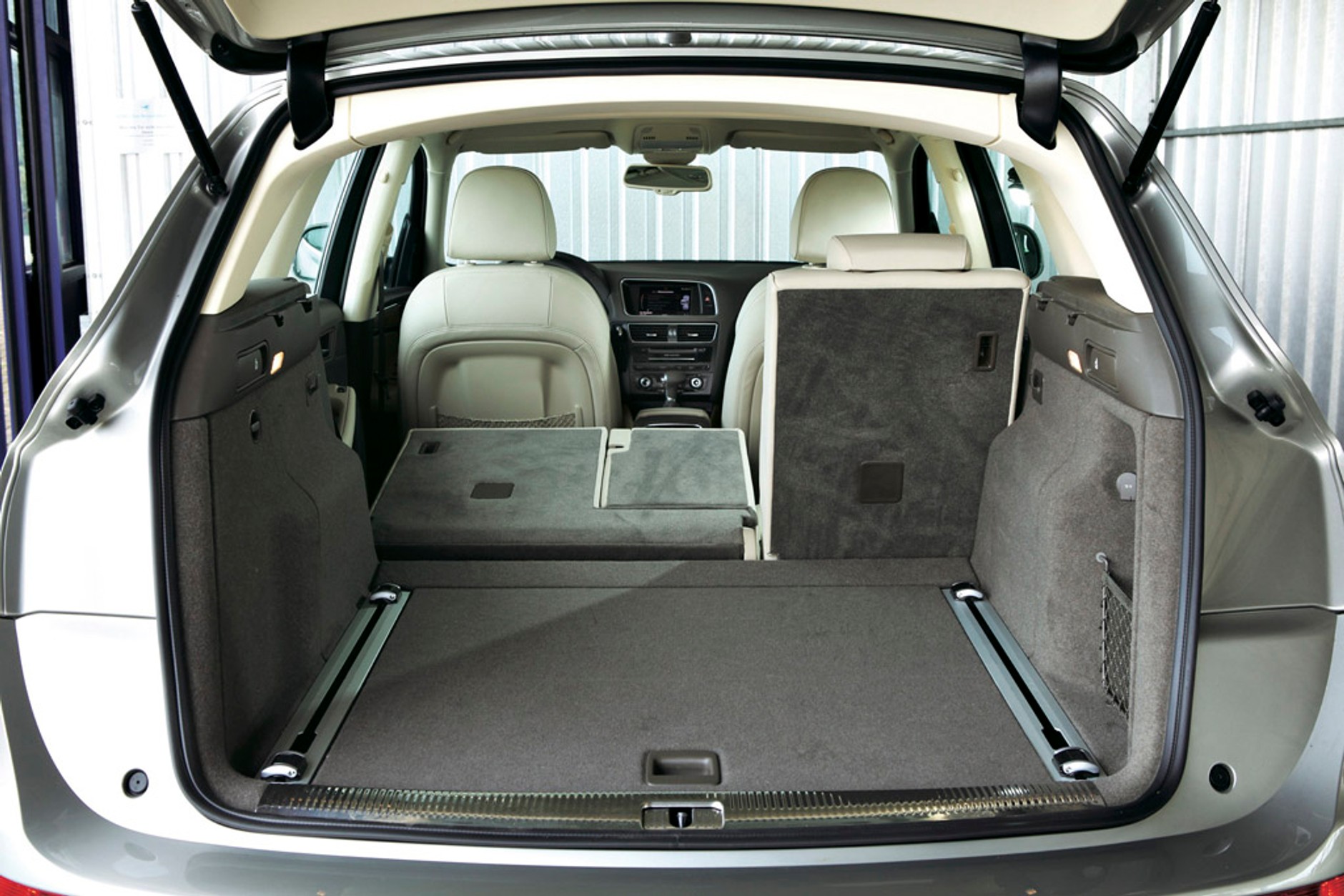 Audi Q5 kontra BMW X3 i VW Tiguan: który SUV okaże się najlepszy