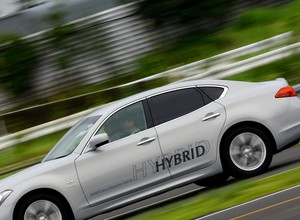 Hybrydowe Infiniti niewiele droższe od Diesla
