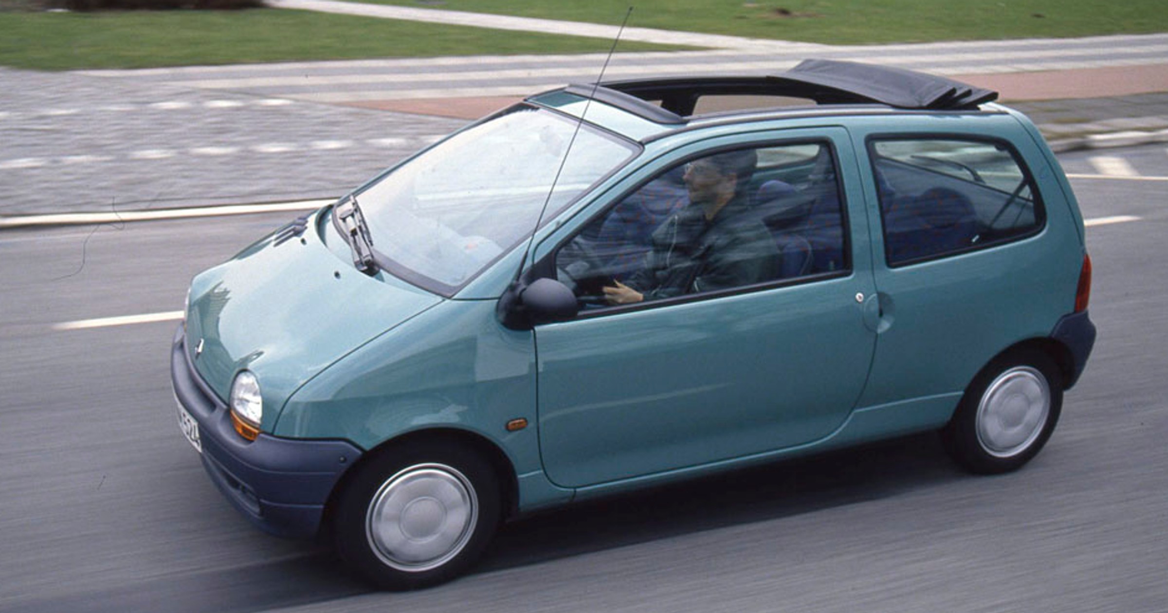 Z archiwum Auto Świata - jednobryłowe Renault Twingo