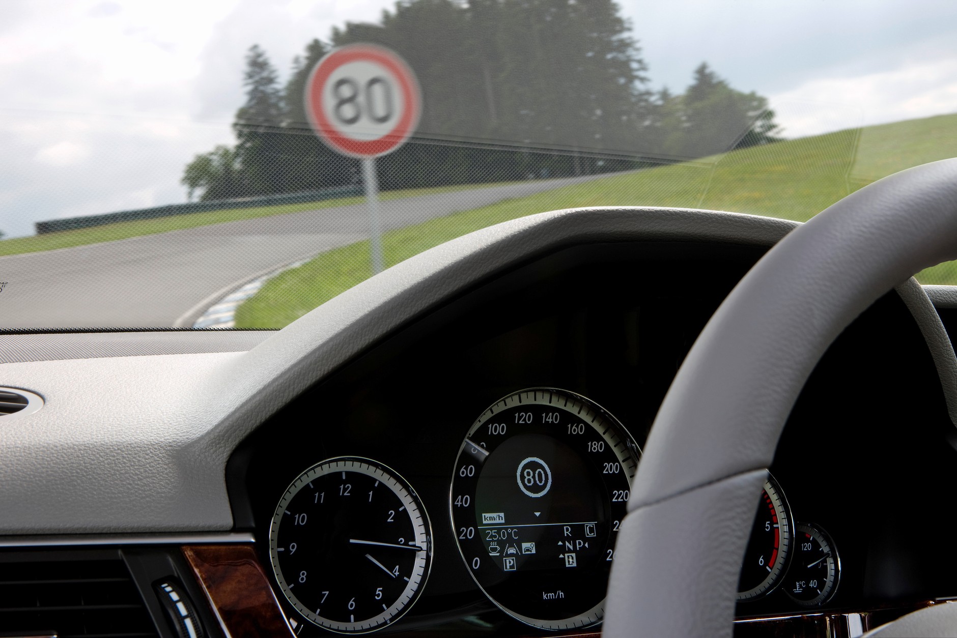 Rozpoznawanie znaków drogowych to niezbędna część inteligentnego asystenta prędkości ISA