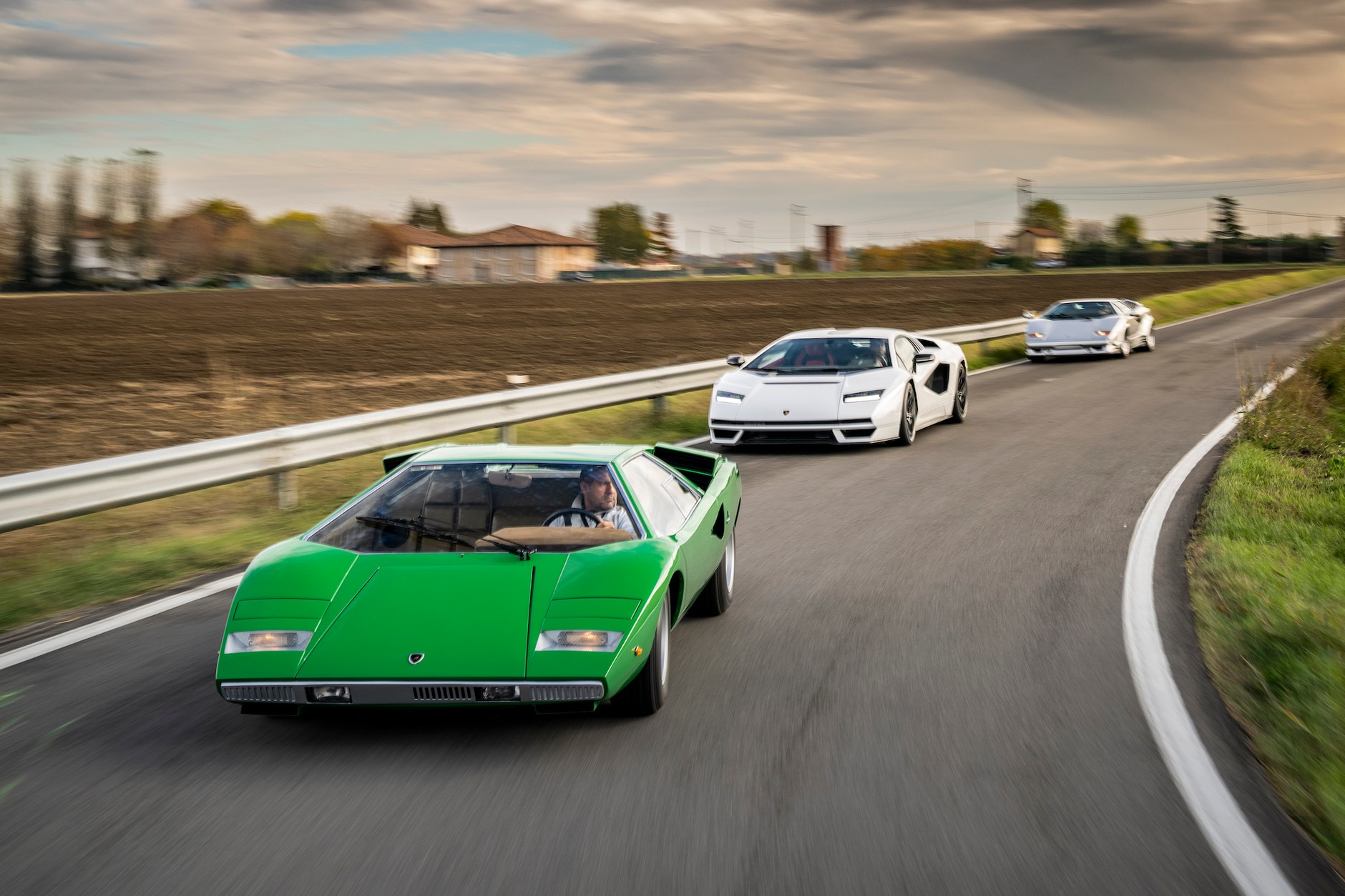 Lamborghini Countach LPI 800-4 rusza w drogę