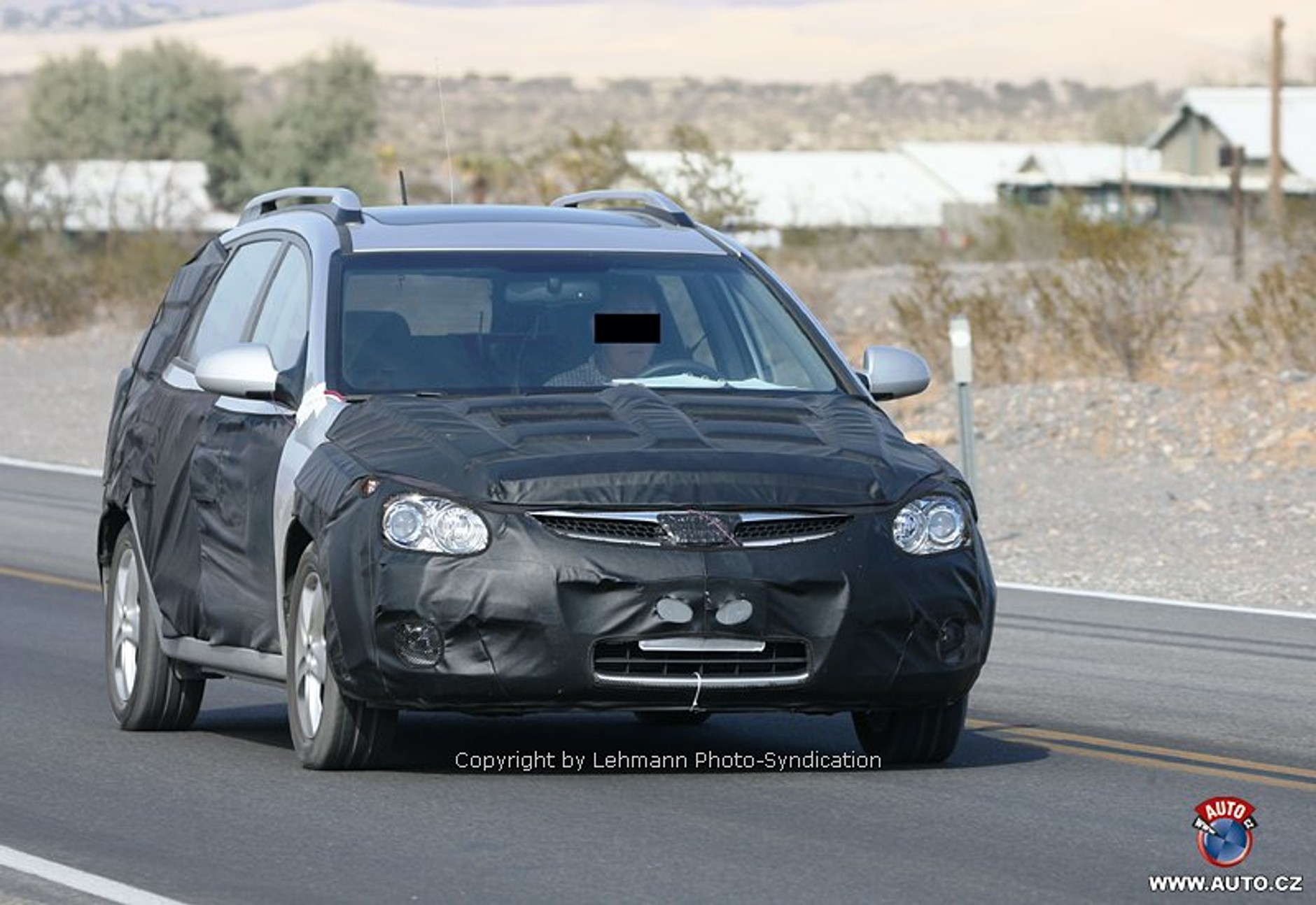 Zdjęcia szpiegowskie: nowe małe MPV Hyundai