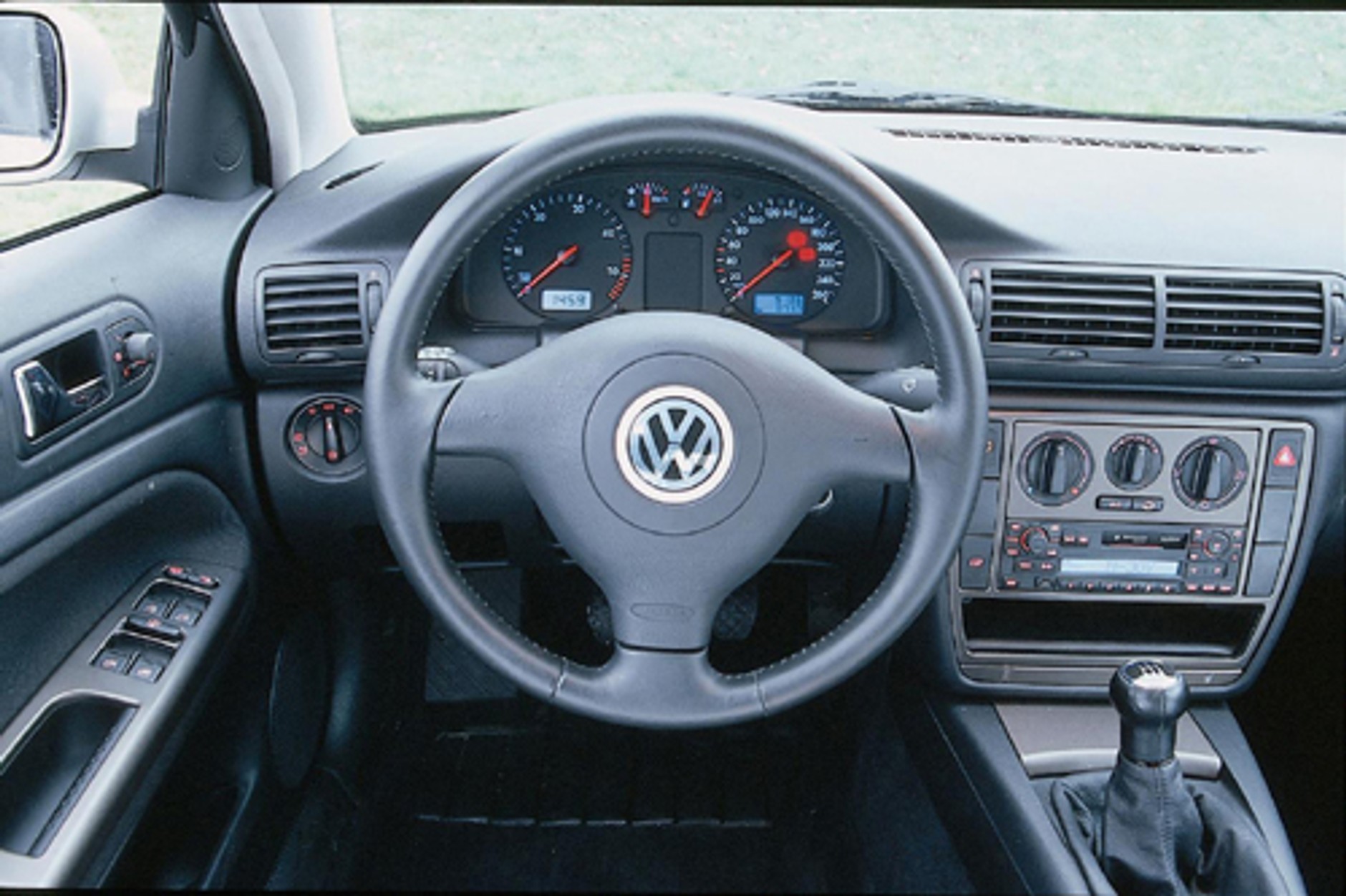 Lancia Lybra, Peugeot 406, Toyota Avensis i VW Passat - Który dalej i bezpieczniej zawiezie rodzinę?